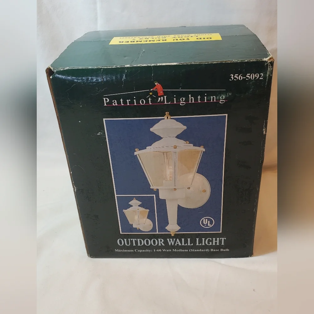 Patriot Lighting Vintage Outdoor Wall Light #356-5092 Colonial Style NOS